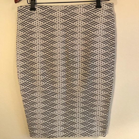 White patterned pencil skirt - Picture 2 of 4